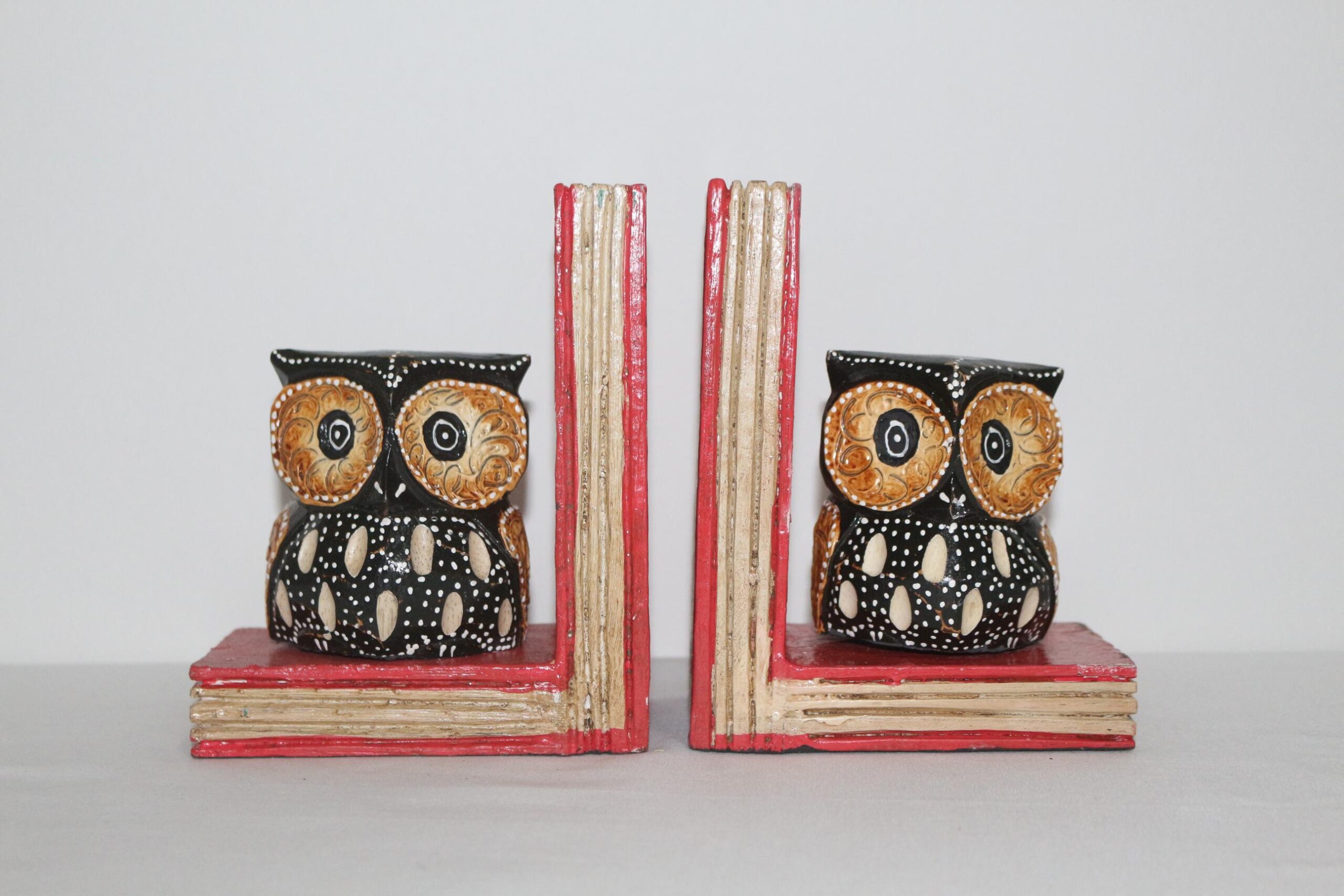 AHŞAP KİTAP TUTUCU BAYKUŞ KIRMIZI