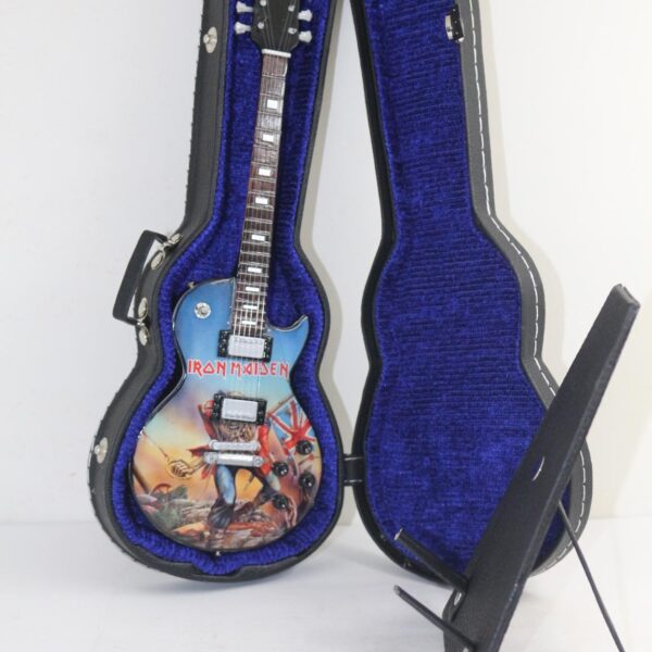 ÇANTALI DEKORATİF GİTAR AYAKLI IRON MAIDEN