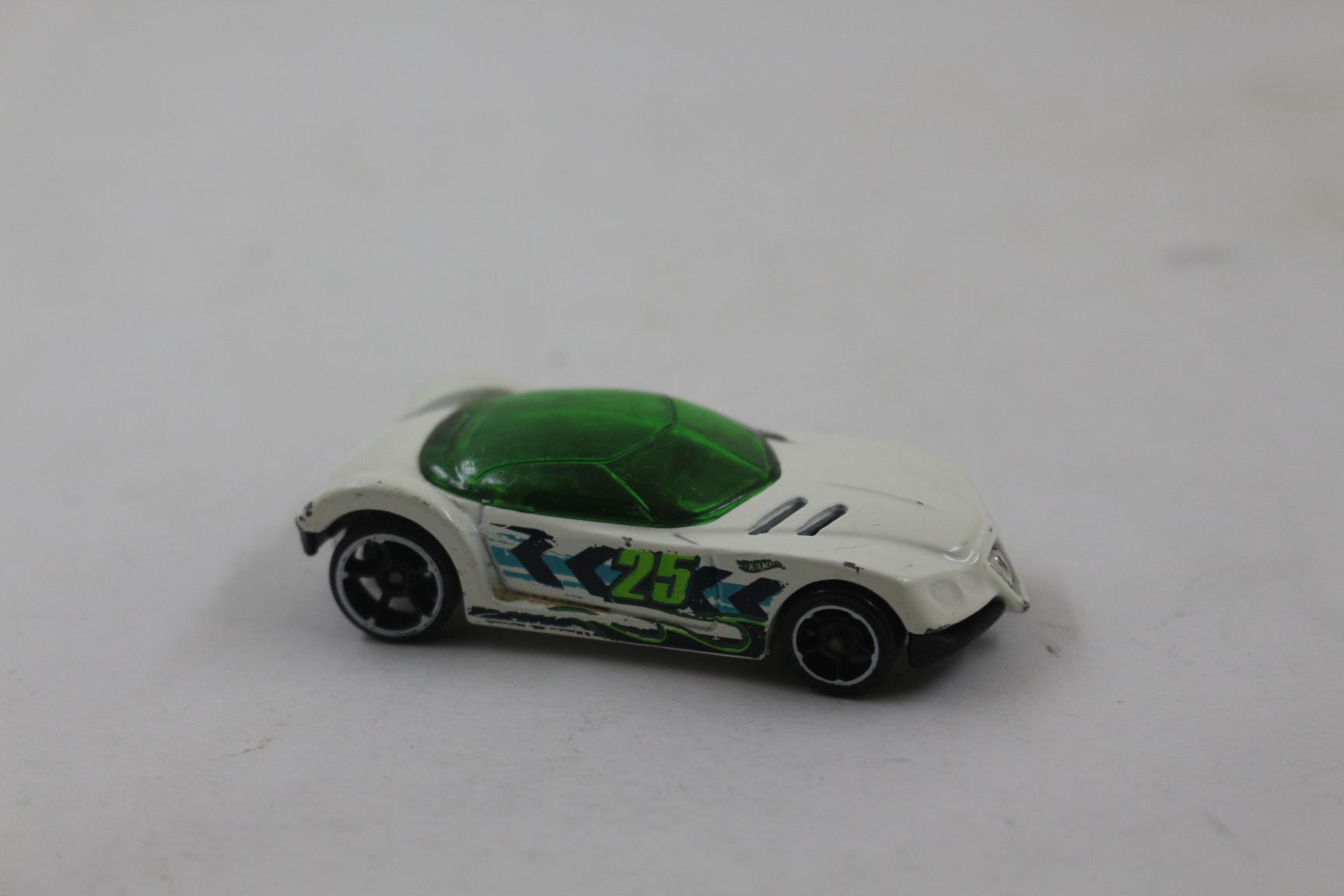 HOTWHEELS ARABA GOLDEN ARROW1