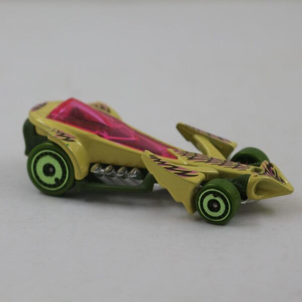 HOTWHEELS ARABA PREYING MENACE