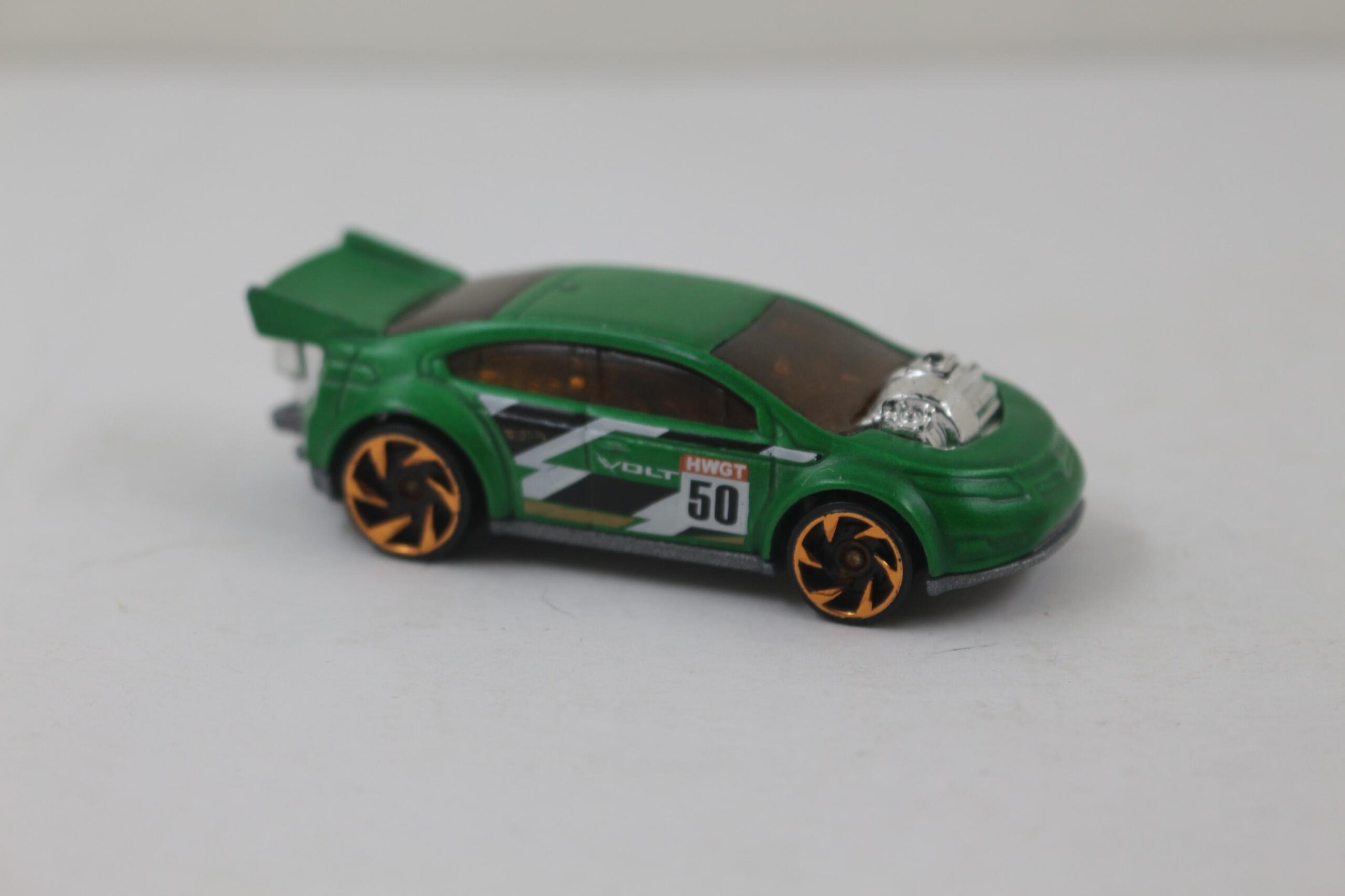 HOTWHEELS ARABA SUPER VOLT YEŞİL1