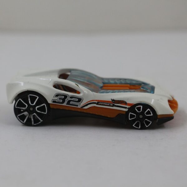HOTWHEELS ARABA. 32 JONER BEYAZ
