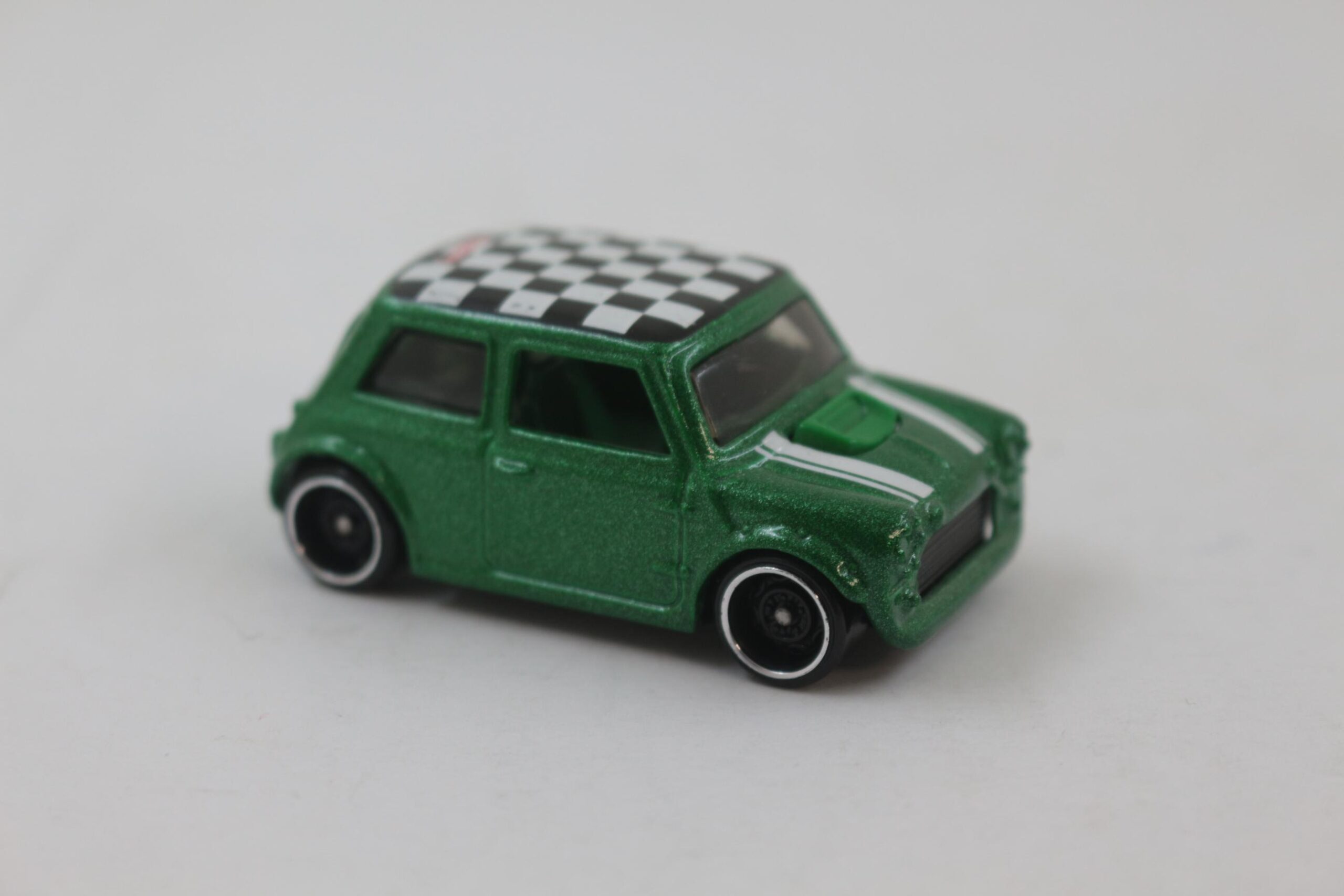 HOTWHEELS ARABACMORRIS MINI1