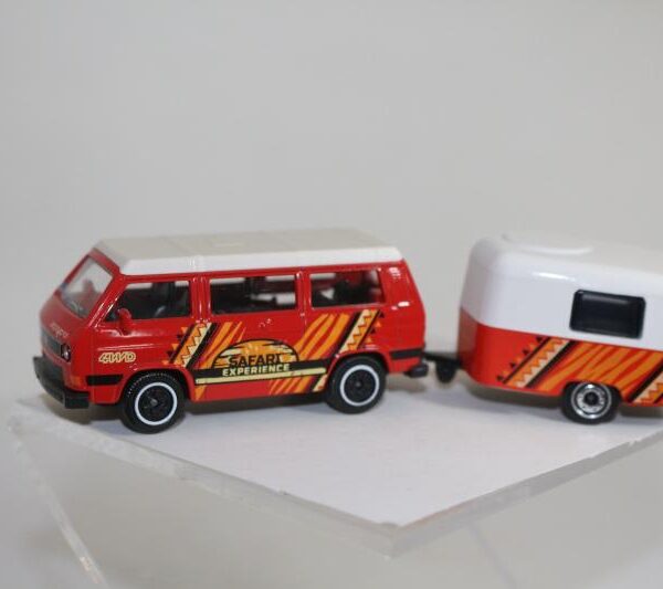 MAJORETTE MODEL VOLKSWAGEN T3 KIRMIZI TRAILER ROMORKLU