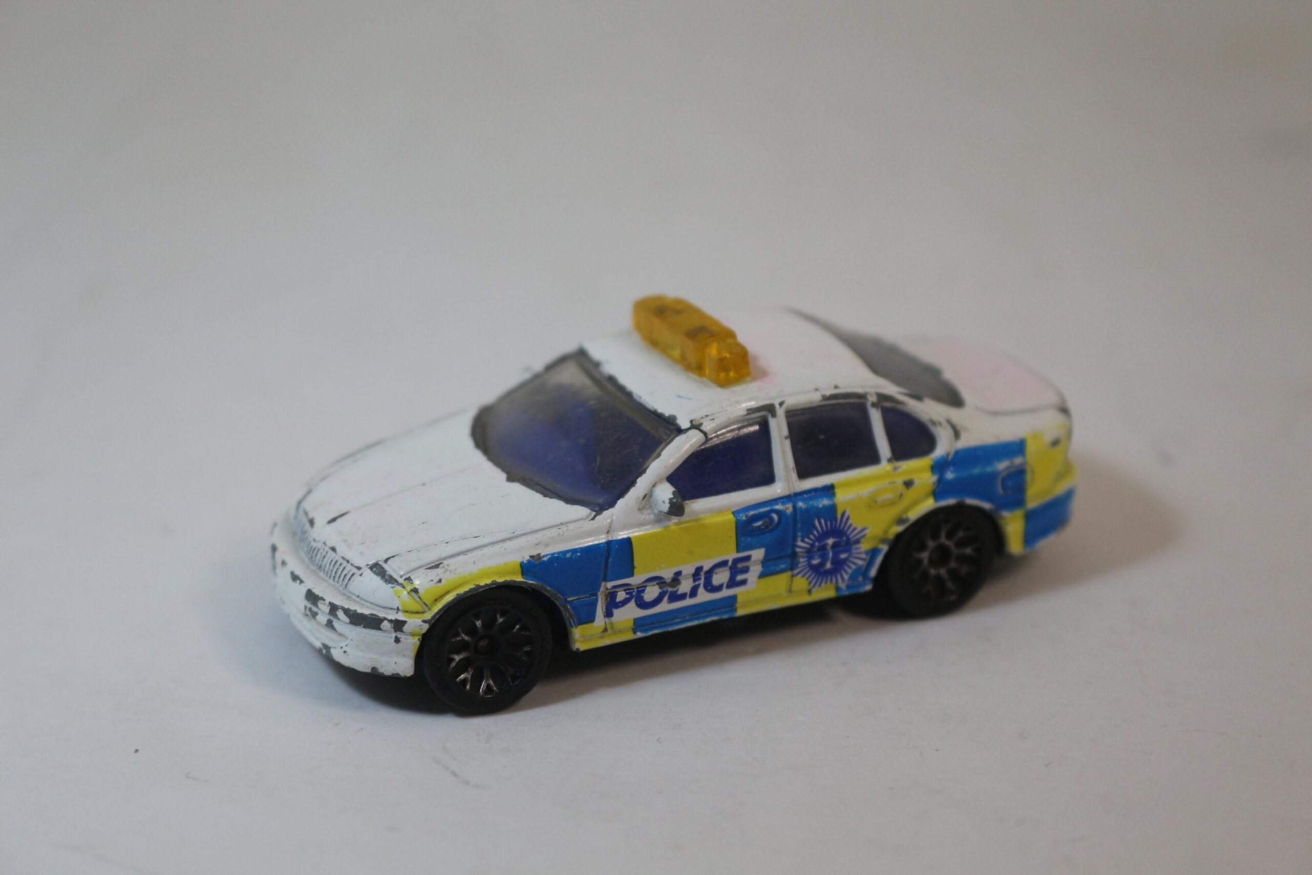 MATCHBOX FORD FALCON 2001 1