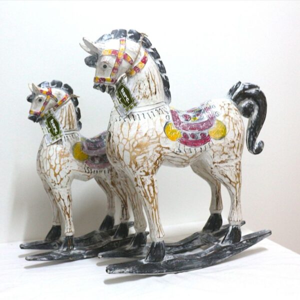 AHŞAP DEKORATİF RENKLİ SALLANAN AT İKİLİ 45 VE 55CM CM ALBIZIA WOOD